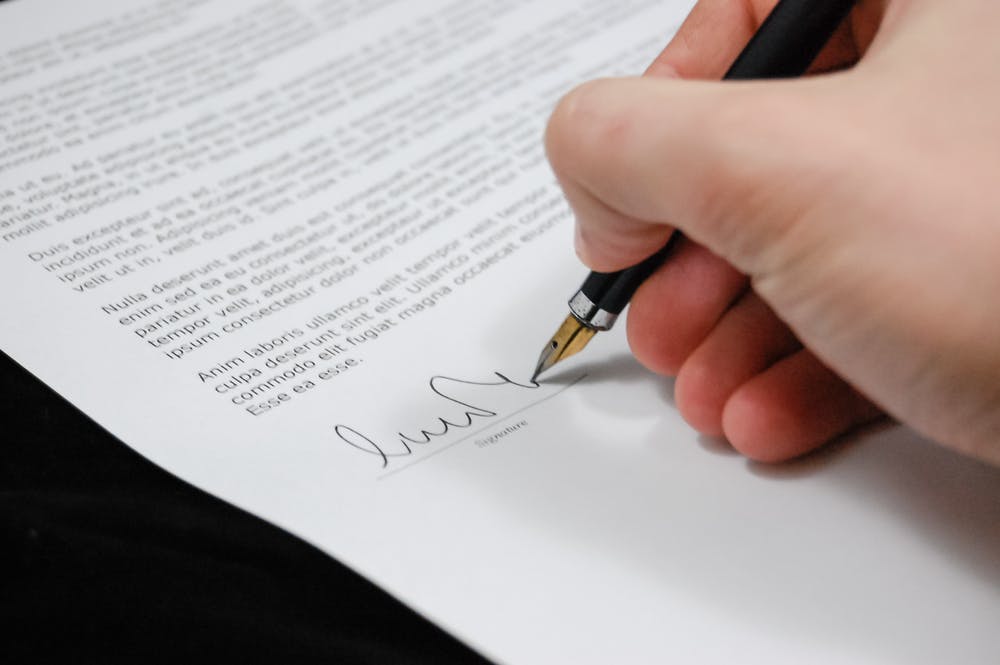 Contractenrecht: Dit is waarom je contracten schriftelijk moet vaststellen!